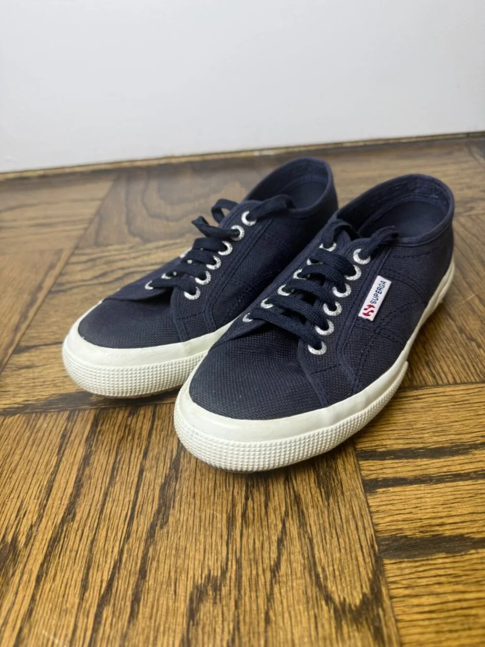 Superga womens S000010 Sneaker White Navy Size 39 US Size 8.5